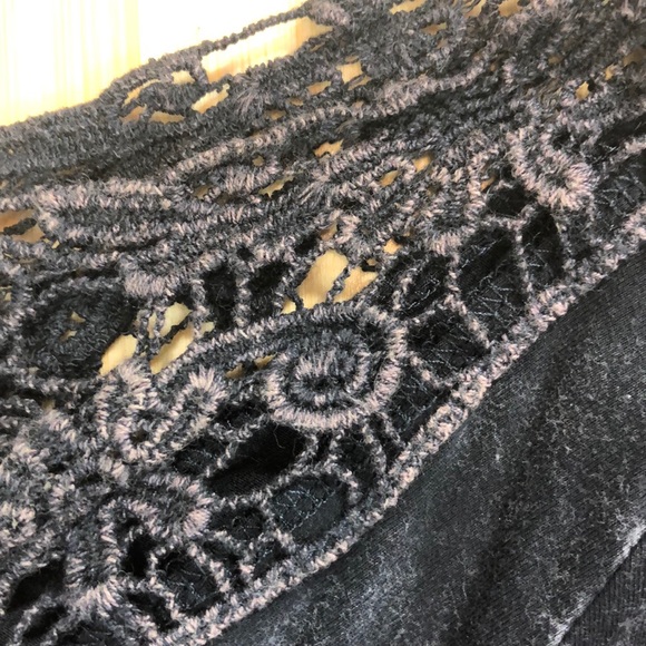 Infinity Raine Cold Shoulder Tunic NWT - Picture 8 of 8